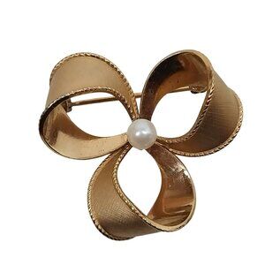 Vintage Danecraft Bow Brooch Pin Gold Tone Faux Pearl Center 12kt Gold Filled